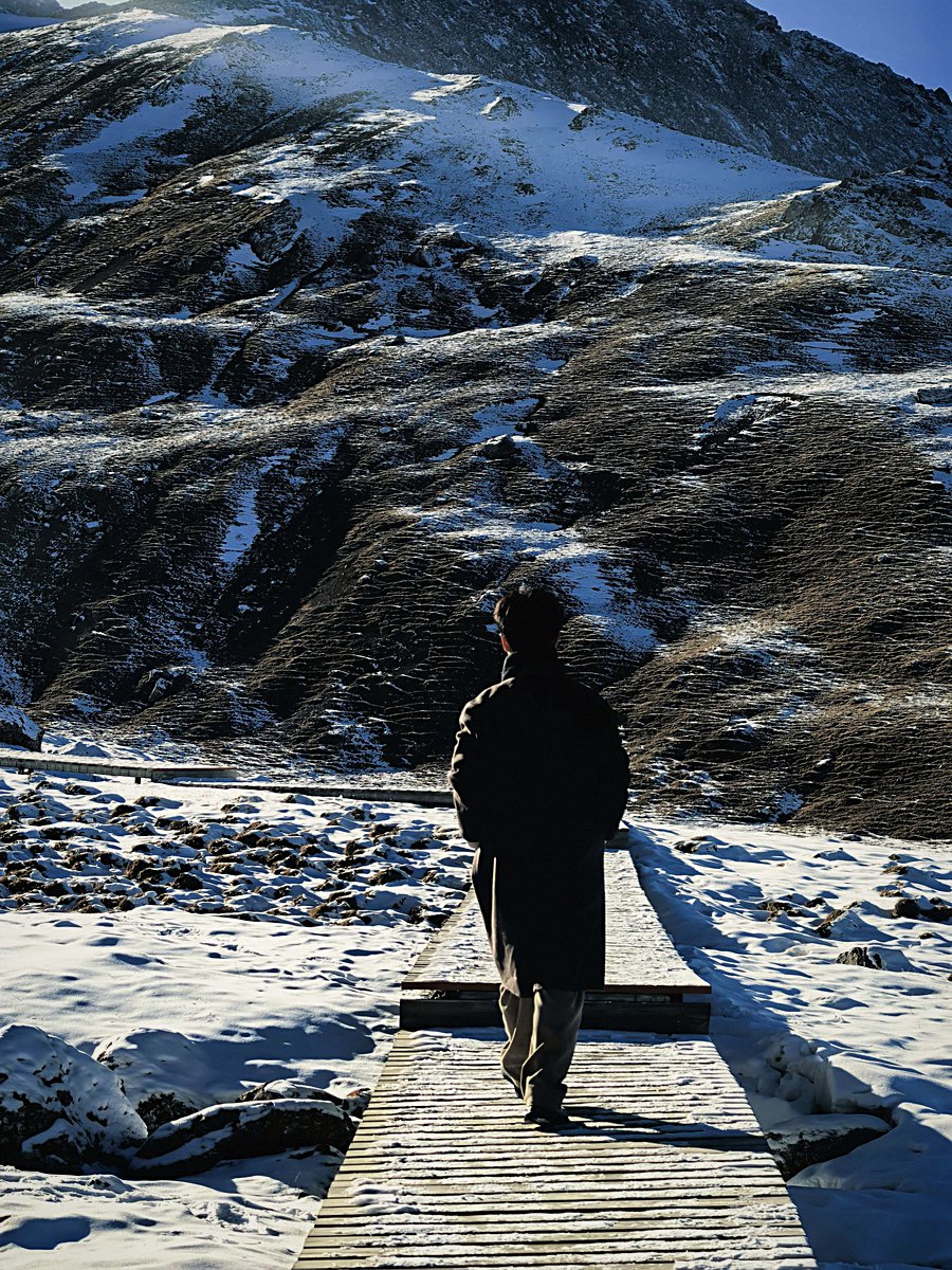 雪山之间